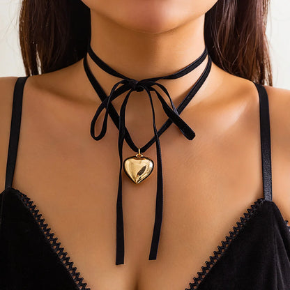 Punk Black Velvet Small Love Heart Pendant Necklace for Women Vintage Black Rope Elegant Adjustable Choker Aesthetic Jewelry