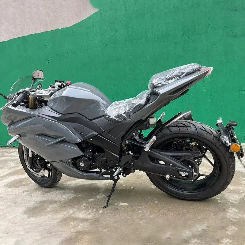 Factory customized 4-stroke Motorcycle Large capacity Two-wheel motorcycle