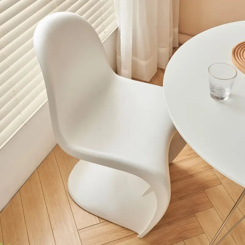 INS Style Nordic Dining Chair Plastic Creative Leisure Dining Chair Home Stackable Ergonomic Backrest Restaurant Chair Furniture