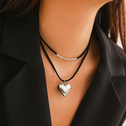 Punk Black Velvet Small Love Heart Pendant Necklace for Women Vintage Black Rope Elegant Adjustable Choker Aesthetic Jewelry